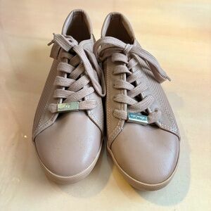 NEW DUSTY PINK NAUTICA SNEAKERS SIZE 10